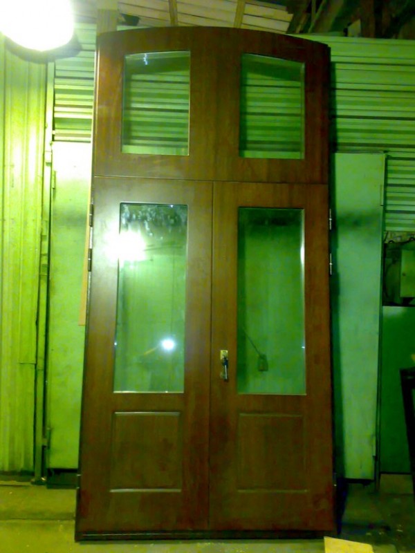 Металлическая дверь с окошком