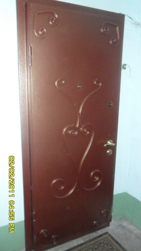 Установка двери - порошок МДФ с ковкой снаружи г.Клин