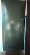 Стальные двери с зеленым окрасом фото