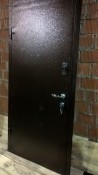 Стальная гладкая дверь с покрасом от ржавчины
