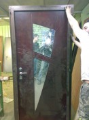 Двери металлические с зеркальными вставками