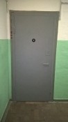 Тамбурная дверь на площадку у лифта