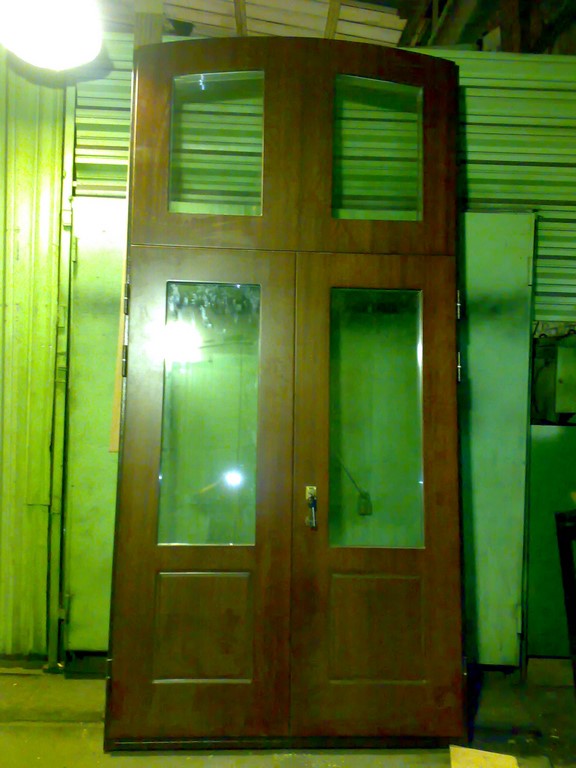 Стальные двери с теклами и верхними доборами