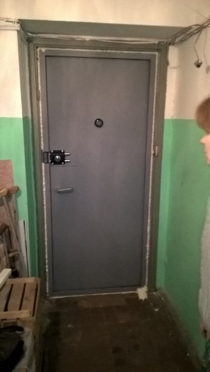 Установка стальных дверей в общий коридор