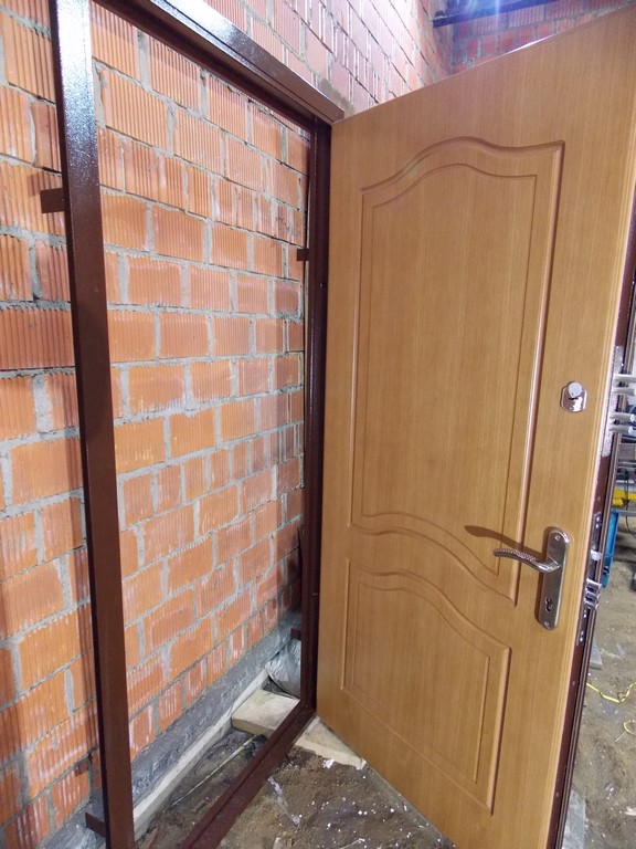 Двери входные с деревянными накладками Дмитров